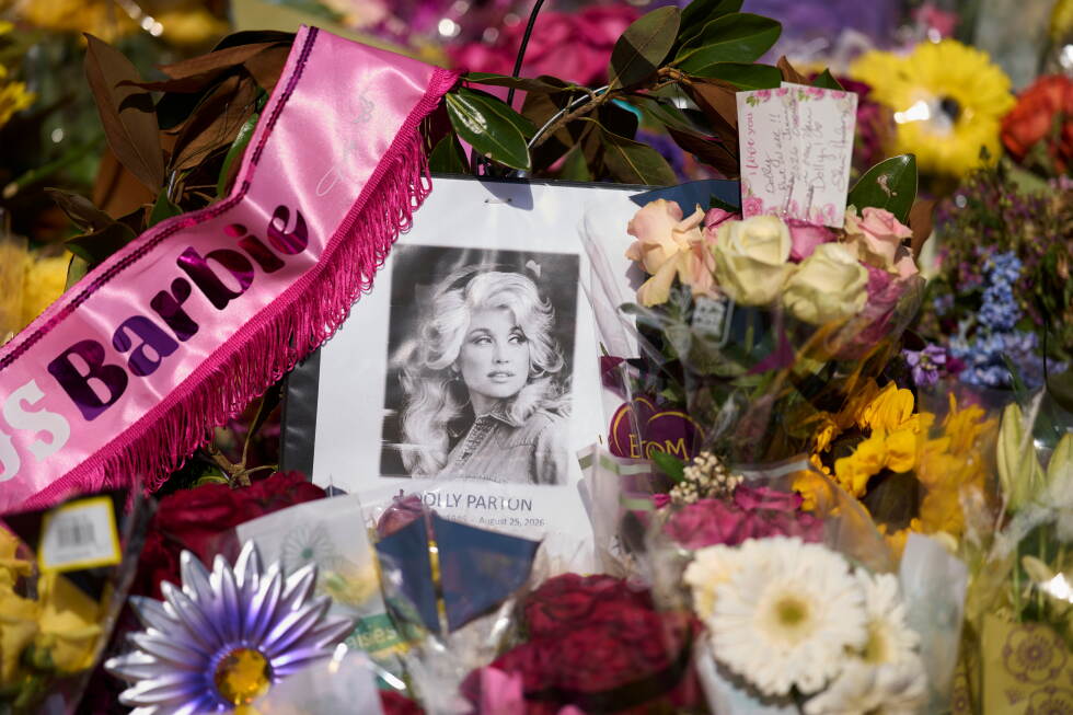 Dolly Parton streams skyrocket after her death, making her the most streamed artist globally - AP News