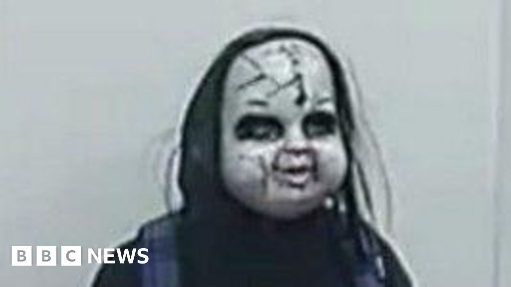 Man in creepy Chucky-like mask chases Philadelphia residents, police say - BBC