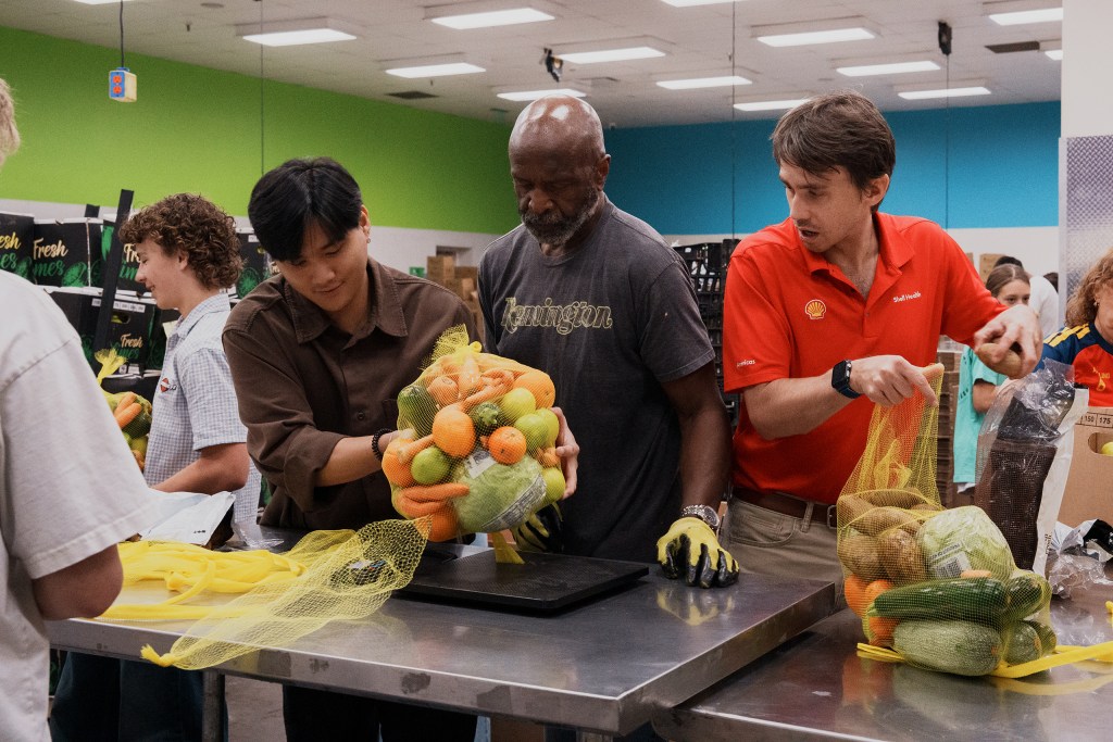 Los bancos de alimentos de Texas sienten la presión de los recortes federales y la caída de las donaciones